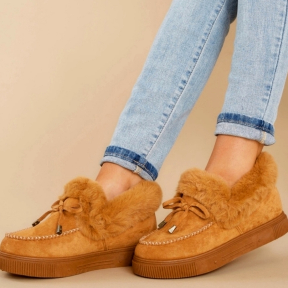 NWOT Tan Furry Moccasin Slip on Slipper Loafers